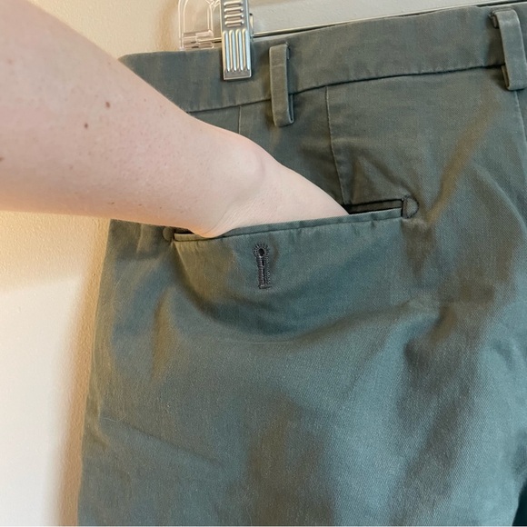 Uniqlo Green Chino Pants with Straight Leg - Picture 8 of 11